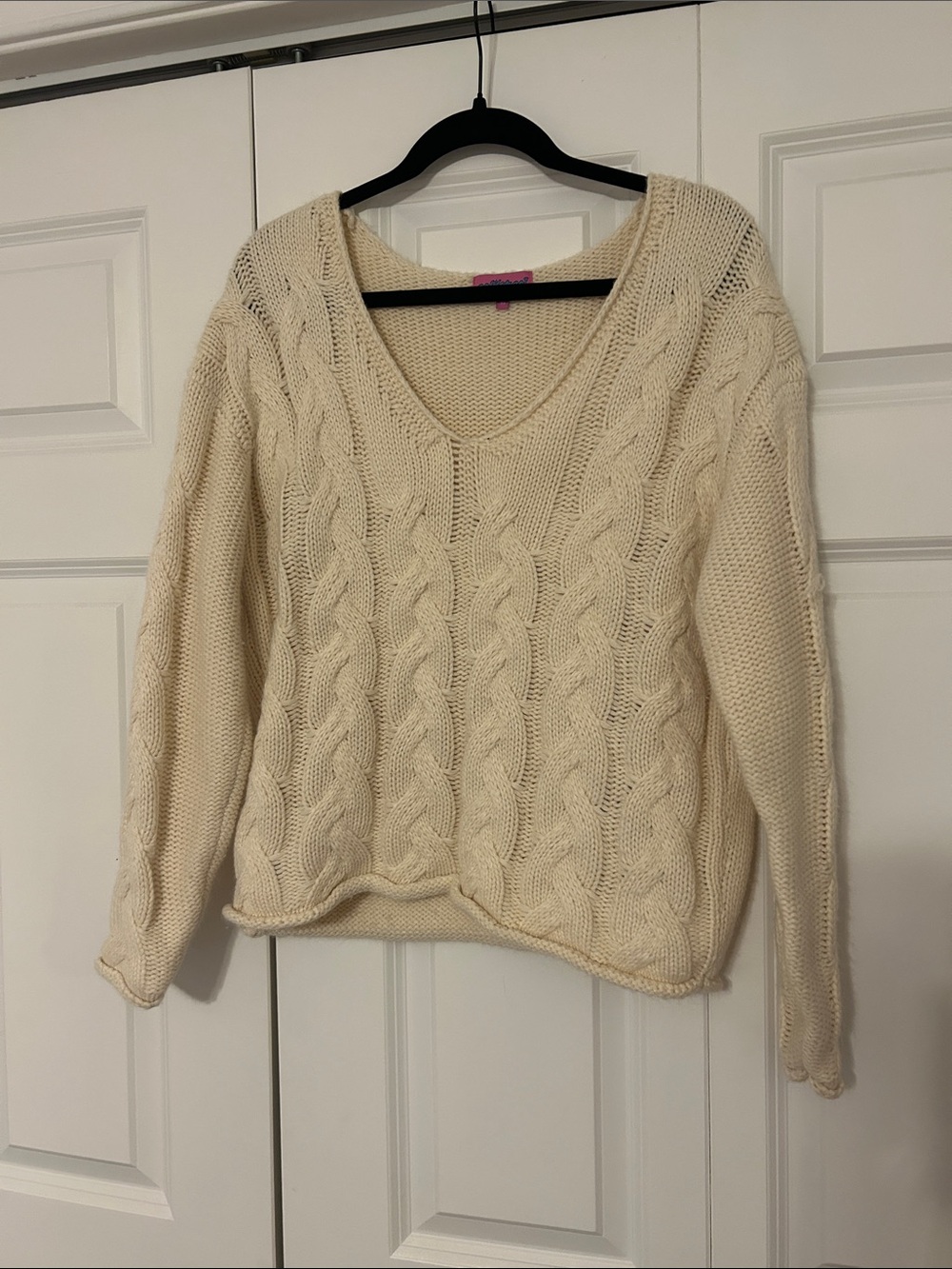 Edikted Cozy Cable Knit V-Neck Sweater - Cream